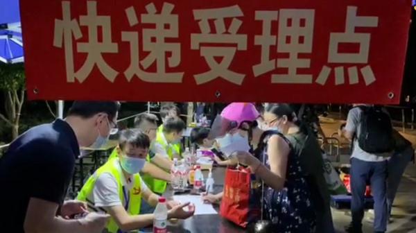 上海公布昨日2例本土病例活动轨迹，现场直击中风险小区