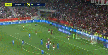 足球球队腰斩了怎么回事（球员球迷对打，近百人混战！这场法甲被腰斩，当年差点废掉C罗之人成导火索）