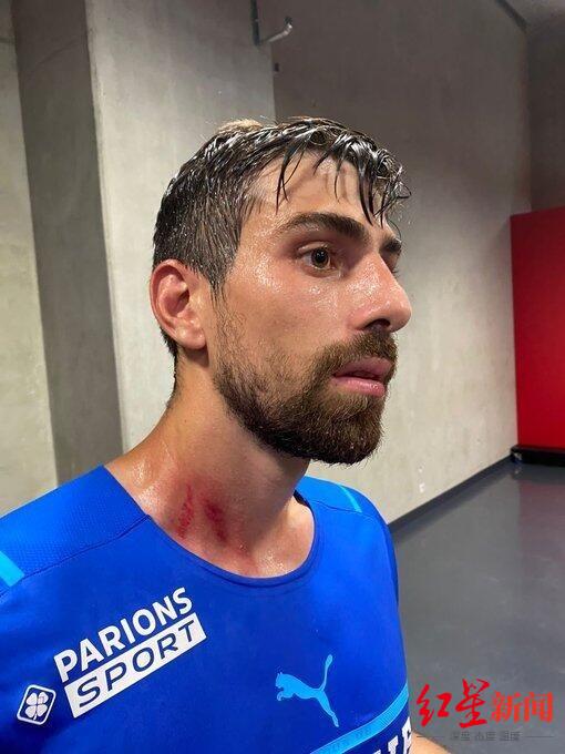 足球球队腰斩了怎么回事（球员球迷对打，近百人混战！这场法甲被腰斩，当年差点废掉C罗之人成导火索）