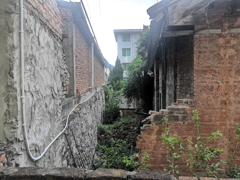 住建安全在行动?丨开学在即,康定这所职校的D级危房须尽快排危