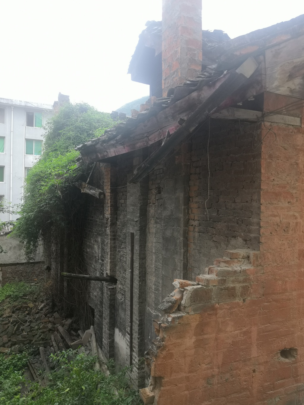 住建安全在行动?丨开学在即,康定这所职校的D级危房须尽快排危