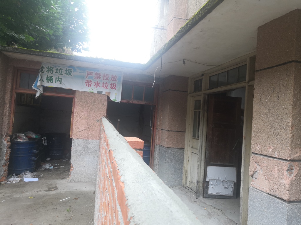 住建安全在行动?丨开学在即,康定这所职校的D级危房须尽快排危
