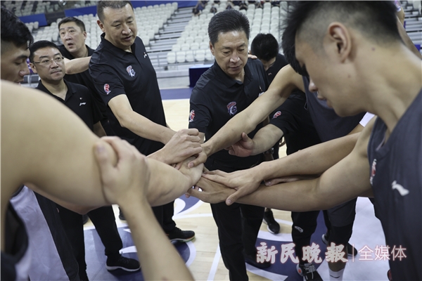 上海cba主场在哪里(铭记场面｜新赛季再出发！上海男篮踩点新主场展望新征程)