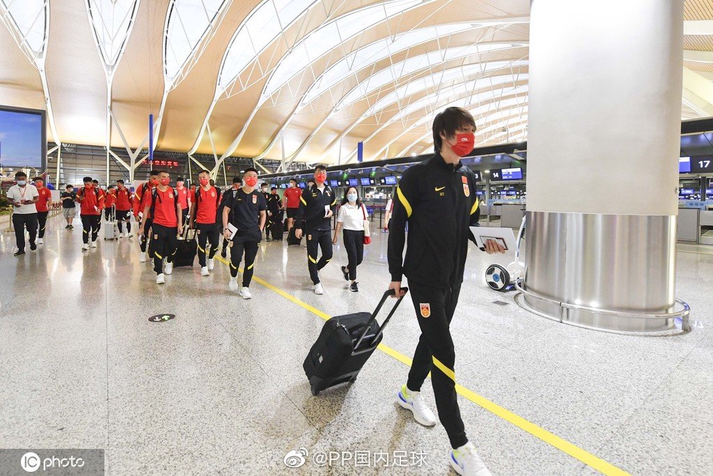 中国日本世界杯预选赛李铁（国足抵达多哈，李铁：不是你比我强，我就没机会赢你）