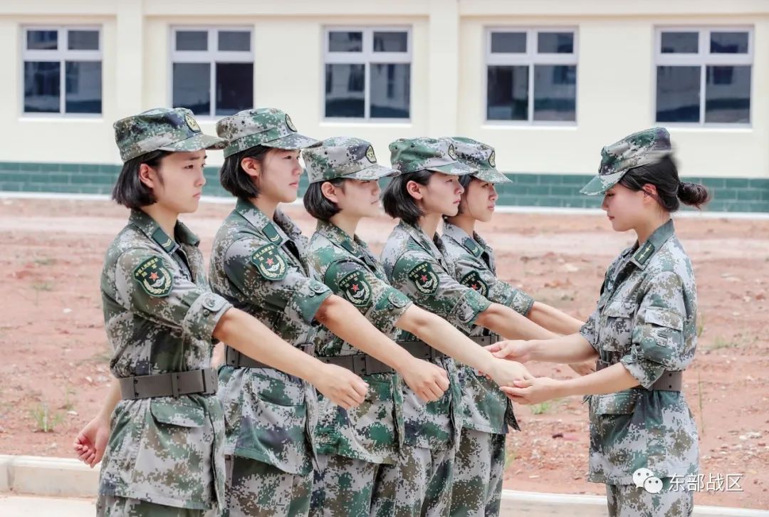 这些女兵都要退伍了，她们的告别感言直击心灵