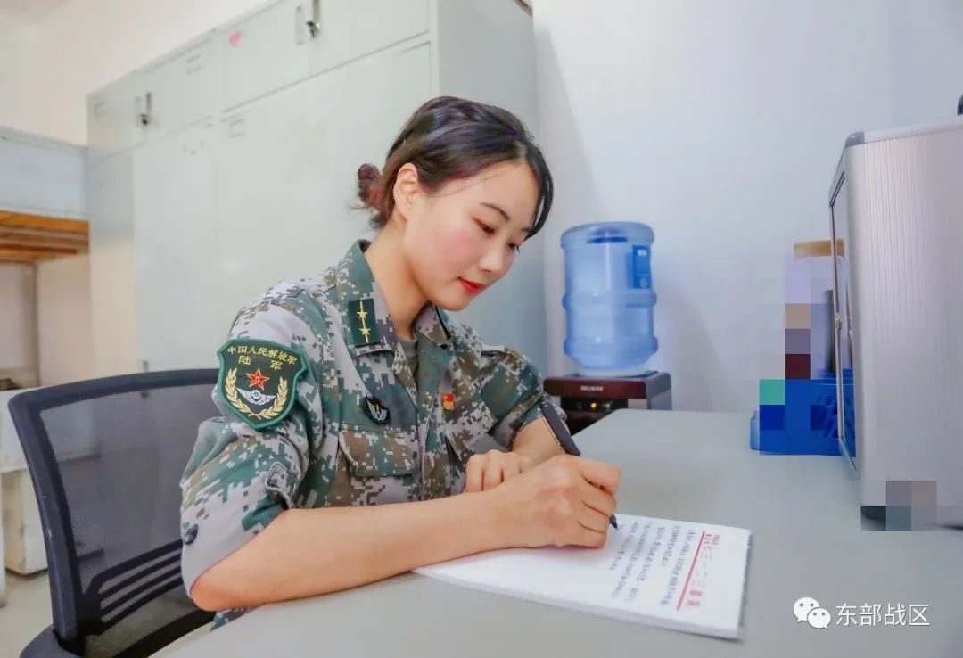 这些女兵都要退伍了，她们的告别感言直击心灵