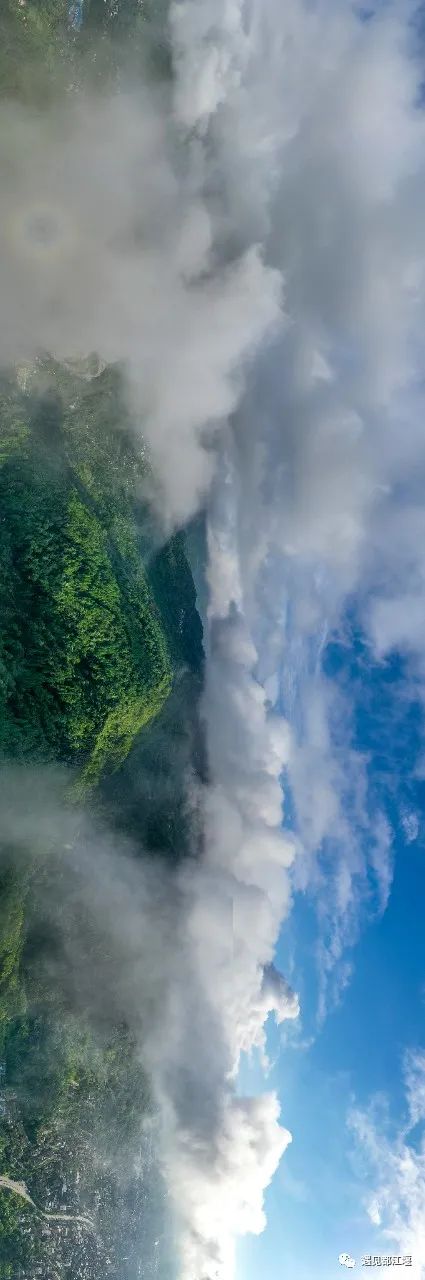 云雾起，山朦胧！都江堰雨雾笼罩下的绝美景色，太赞了～