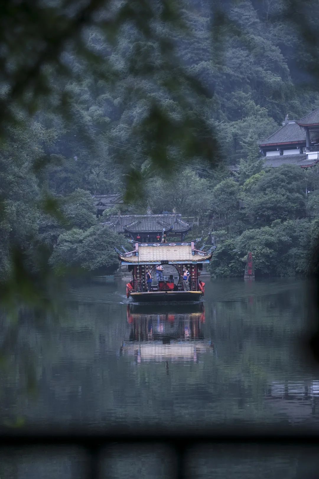 云雾起，山朦胧！都江堰雨雾笼罩下的绝美景色，太赞了～