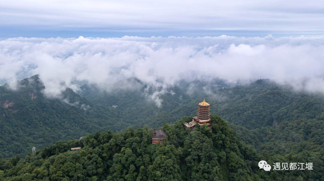 云雾起，山朦胧！都江堰雨雾笼罩下的绝美景色，太赞了～