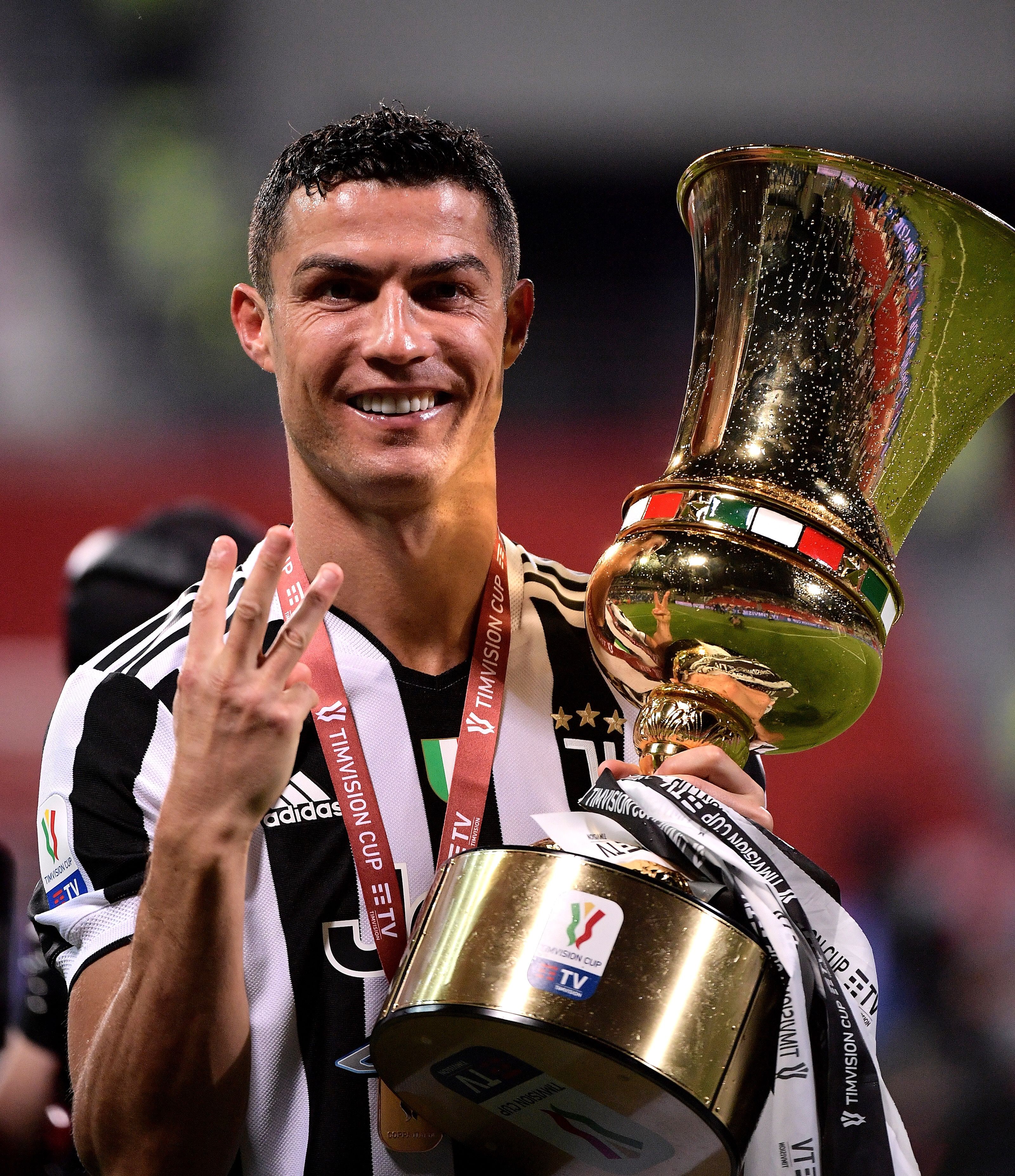 c罗意甲联赛冠军(3年尤文生涯5座冠军奖杯,c罗在意大利留下美妙篇章)