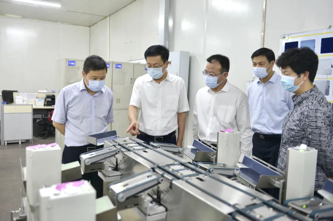 江苏省政府公布一批人事任免；黄钦、徐惠民获聘为江苏省政府参事；重磅！华润在苏州投资超500亿元｜苏商这一周