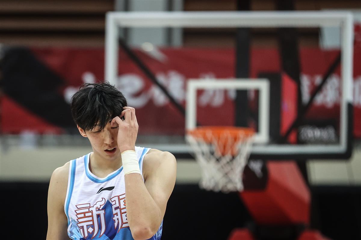 周琦退出本赛季联赛（周琦宣布退出CBA下赛季比赛，或将一年无球可打，多方利益受到伤害）