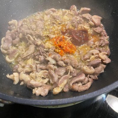 每次做这道子姜小炒鸭，隔壁小孩都会来敲门