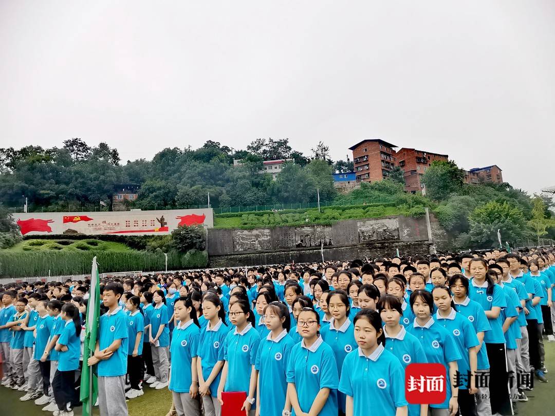 四川中学篮球联赛达州(开学季｜结客少年场 春风满路香 达州中学新学期从“心”出发)