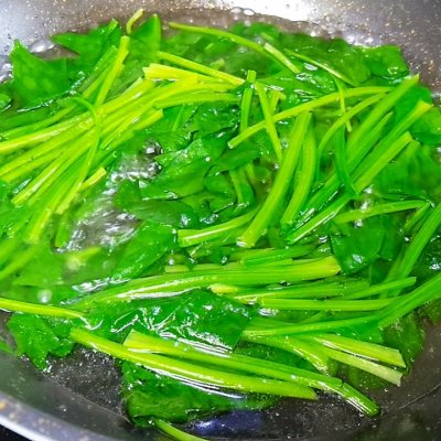 菠菜如何凉拌（新手轻松学会的凉拌菠菜做法分享）