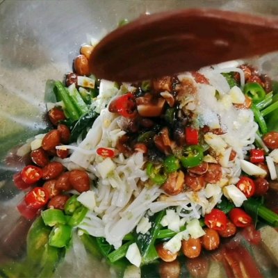 菠菜如何凉拌（新手轻松学会的凉拌菠菜做法分享）
