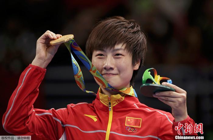 乒乓球奥运冠军丁宁退役 入读北京大学