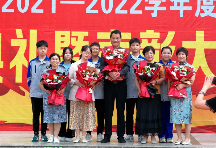 陕西汉阴县初级中学举行秋季开学典礼及表彰大会