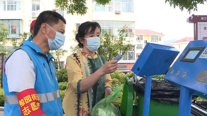 有这样的大巴(威海市环翠区：流动分类巴士 引领垃圾分类新时尚)