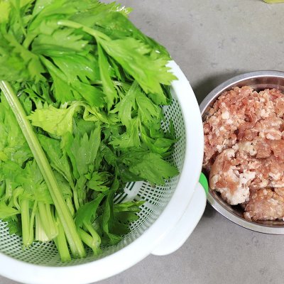 芹菜豬肉餃子餡的做法 芹菜餃子餡怎麼調才好吃-文化號