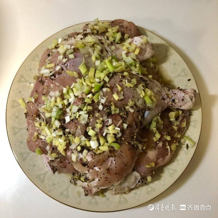 酥鸡肉的家常做法（自制鲜嫩多汁香酥鸡烹饪技巧）