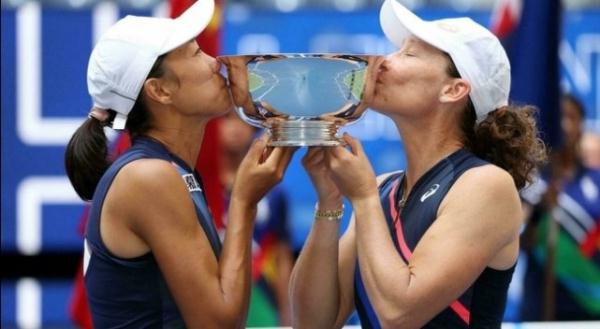 这很特别！张帅搭档斯托瑟美网夺冠 中国女双集齐“金满贯”
