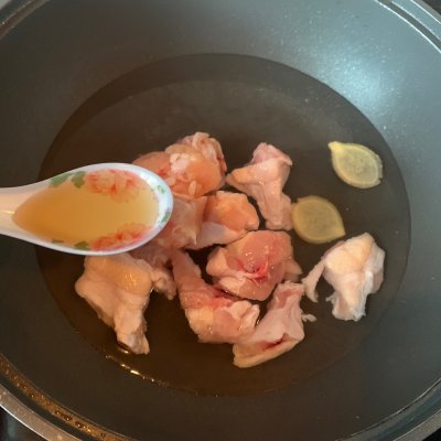 芋儿烧鸡的做法（一文教你做巨美味可口的芋儿烧鸡）