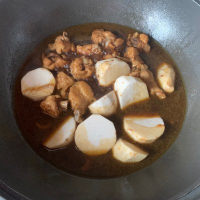 芋儿烧鸡的做法（一文教你做巨美味可口的芋儿烧鸡）