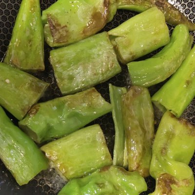 肉餡虎皮青椒的做法(在家做好吃又下飯的肉末虎皮尖椒)