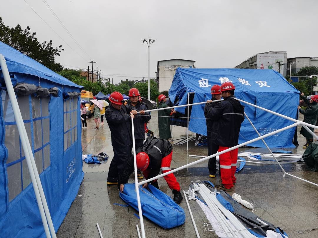 7400人现场搜救、完成转移15673人 四川应急多线作战迎战地震、暴雨