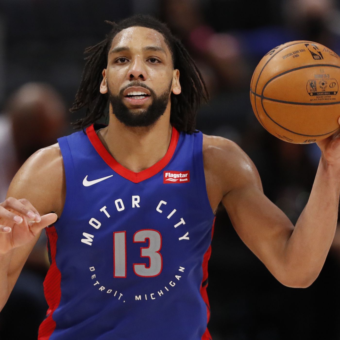 老鹰队球员名单虎扑（官宣：老鹰与贾利尔-奥卡福等四名球员签约）-华海博客