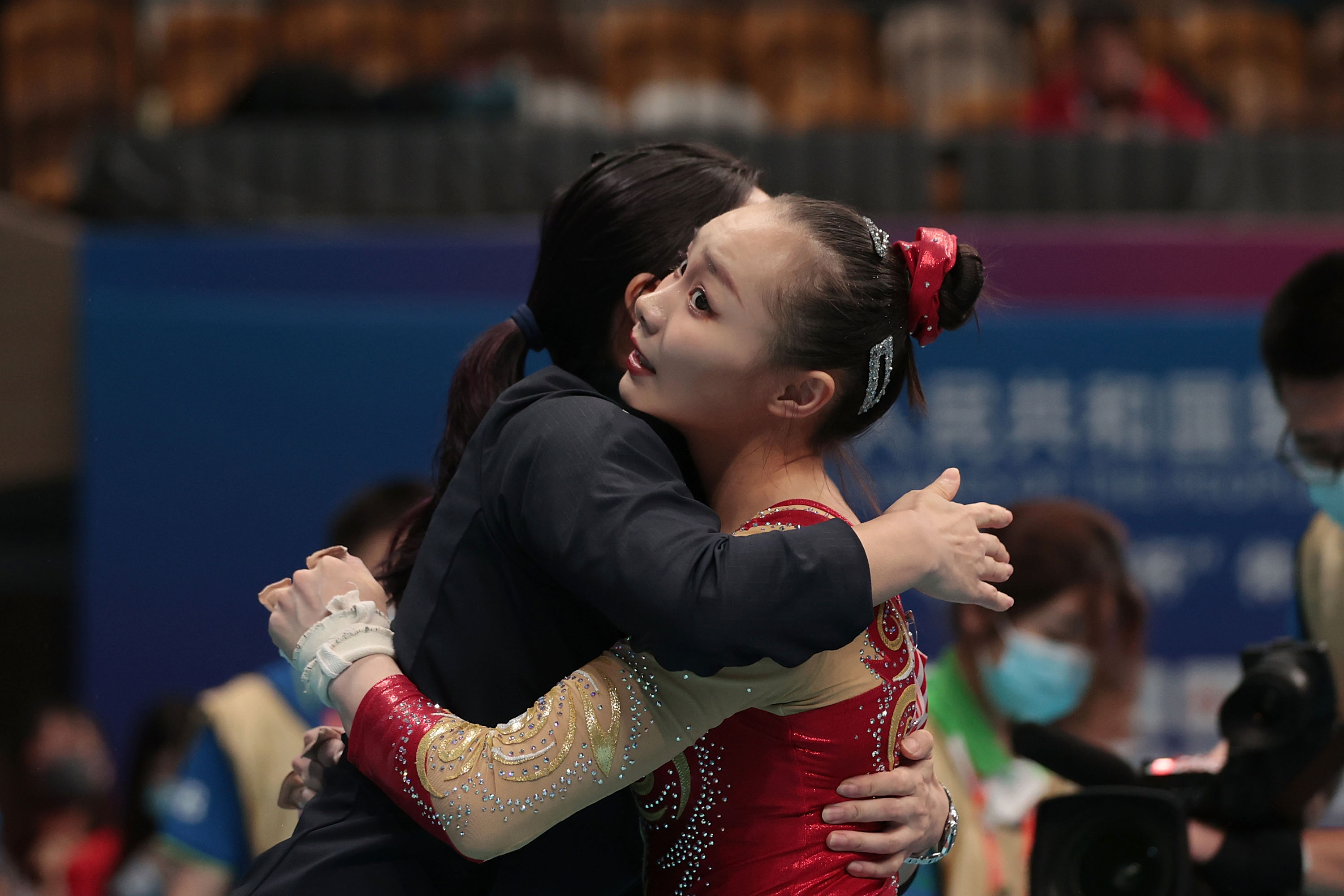 范忆琳体操夺冠（全运会—范忆琳高低杠夺冠 捍卫杠上荣誉）