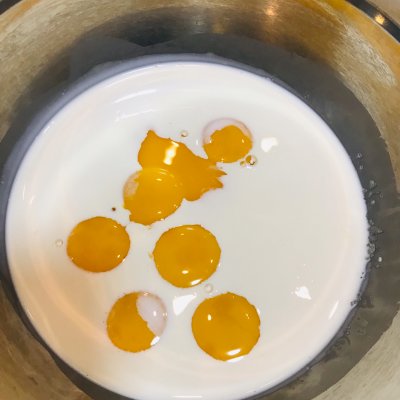用纯牛奶自制淡奶油(用纯牛奶自制淡奶油不用吉利丁片不用黄油) - 风