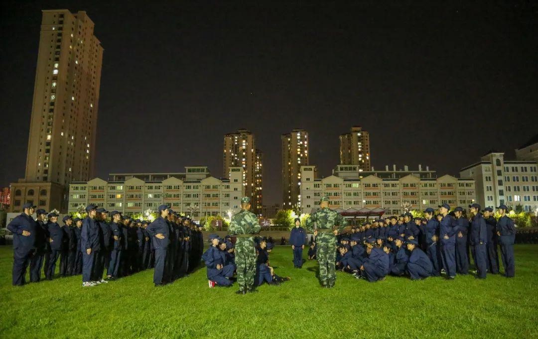 军训集锦｜巾帼不惧烈日，少年笑对骄阳