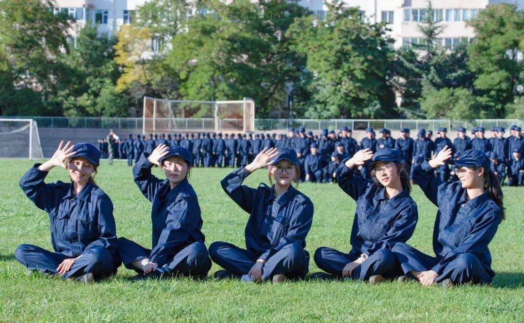 军训集锦｜巾帼不惧烈日，少年笑对骄阳