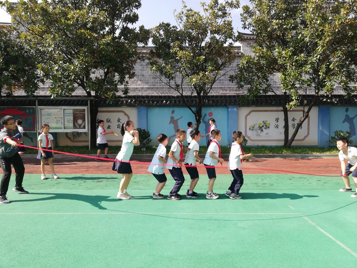 东阳市寀卢小学：跳大绳——一道亮丽的风景线