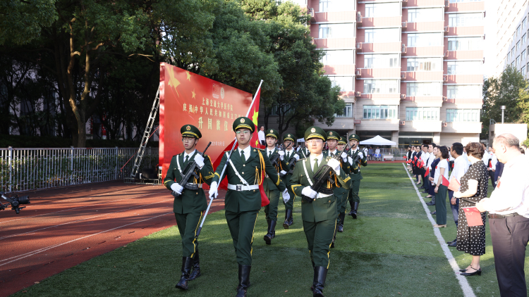 医心向党，上海交大医学院师生在国旗下共话初心使命