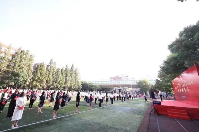 医心向党，上海交大医学院师生在国旗下共话初心使命