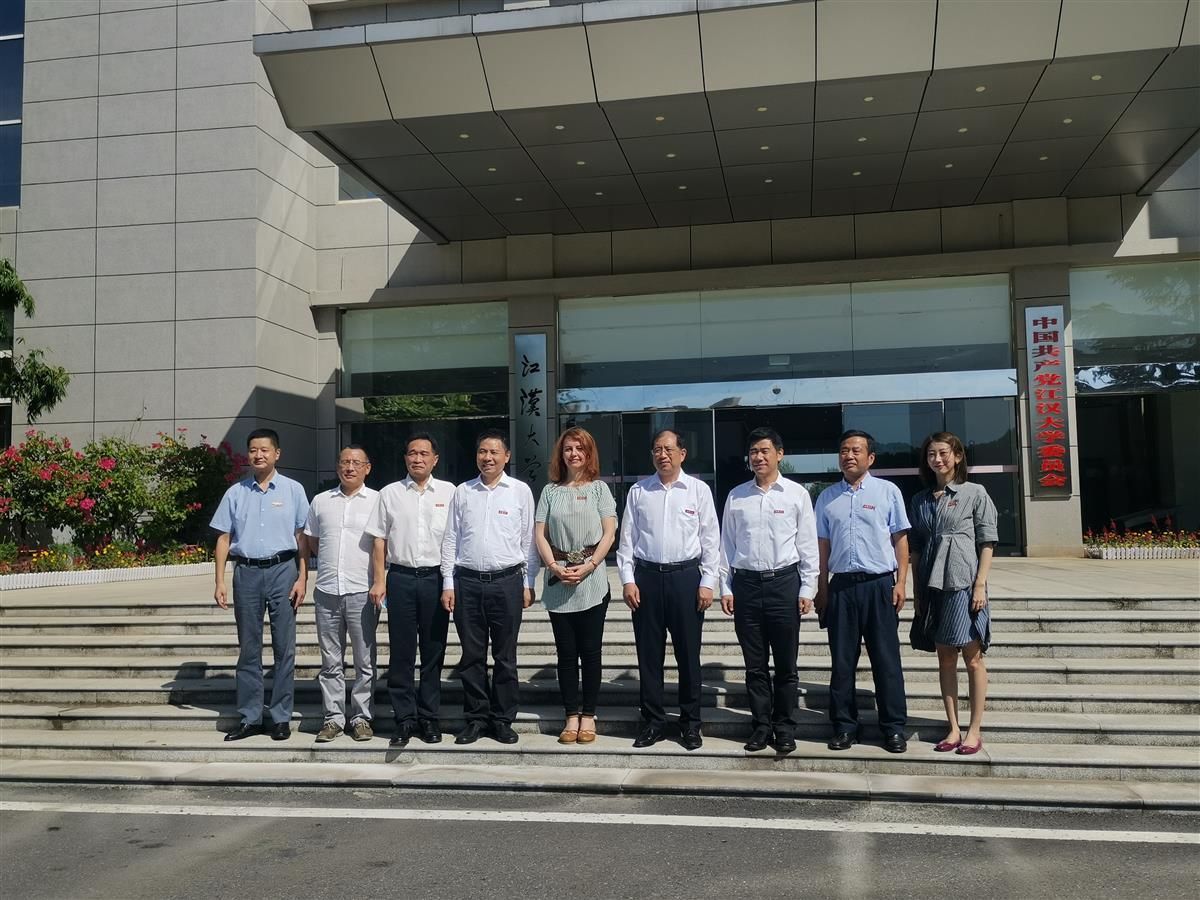 撰写抗疫日记、参与新冠病毒研究，江大外教萨拉获中国政府友谊奖