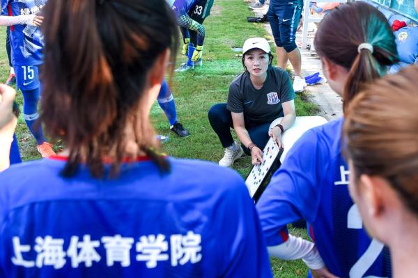 东华大学足球队(上海高校足球探索“校企融合”新模式，安徽万辰东华男足出征中冠联赛)