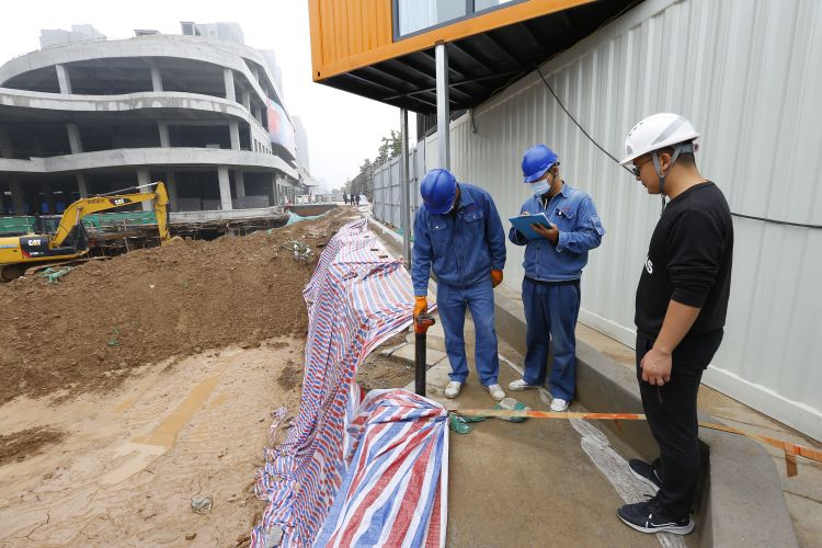 紧盯死守防外破 确保项目安全用电