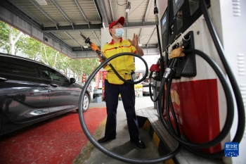 汽油、柴油价格大幅上调 每升上调近0.3元