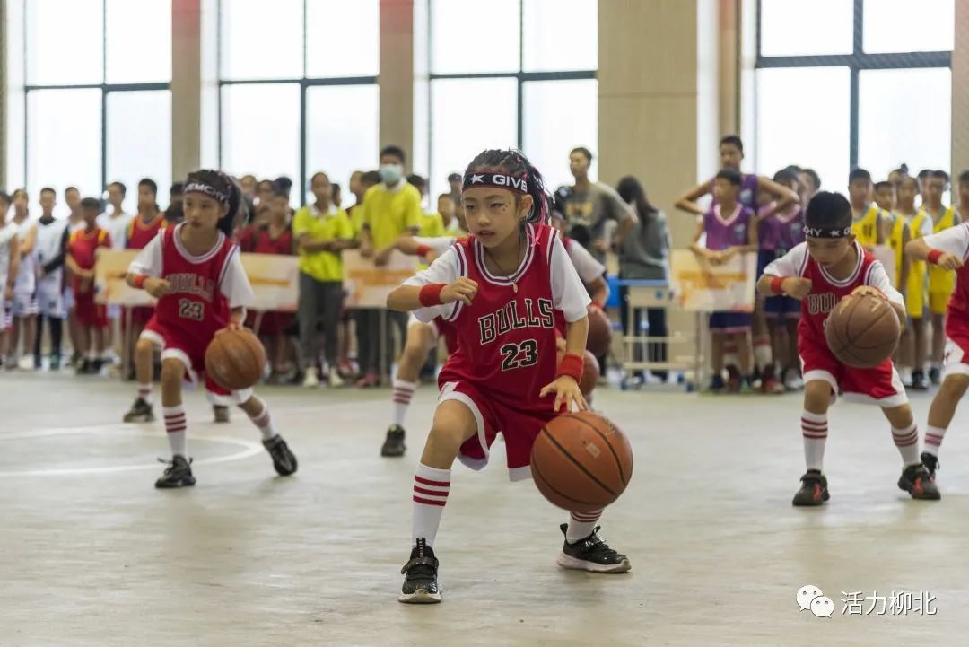 柳州市哪里有学校篮球比赛(篮球小将上线！柳州市首届小学生校园篮球班级冠军联赛在柳北区开幕……)