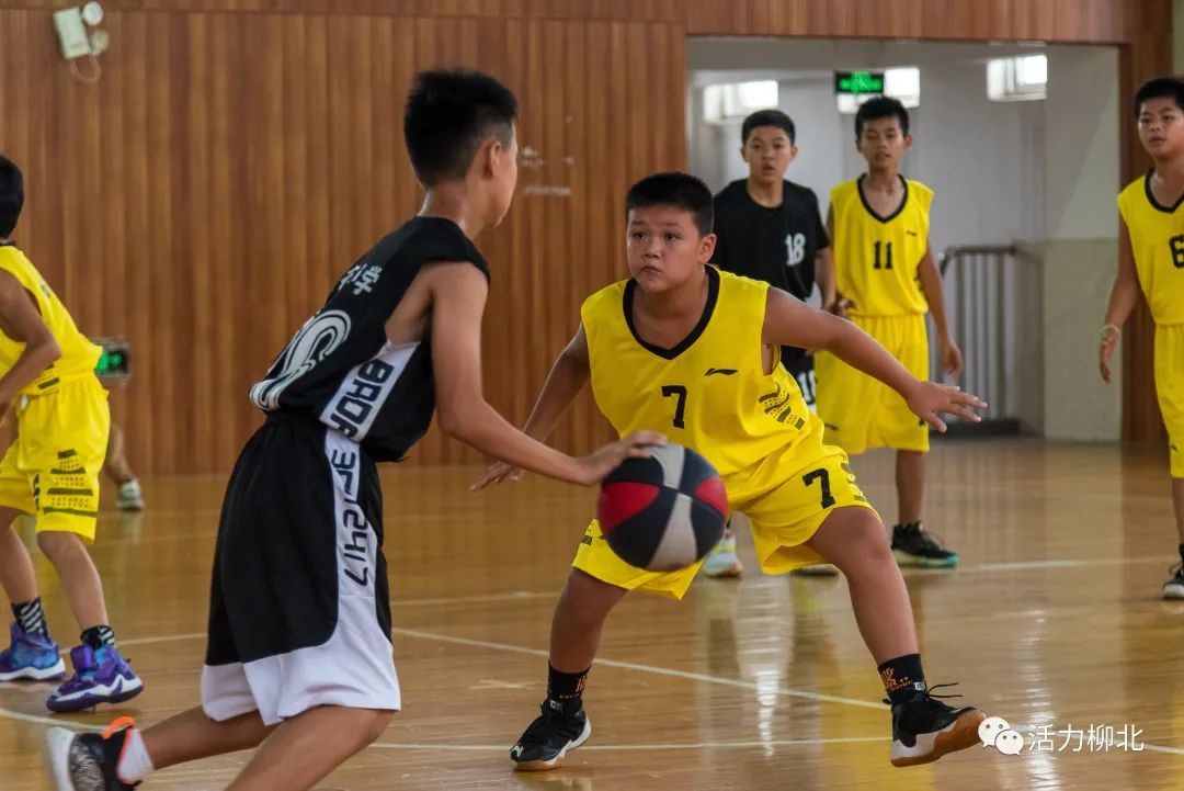 柳州市哪里有学校篮球比赛(篮球小将上线！柳州市首届小学生校园篮球班级冠军联赛在柳北区开幕……)