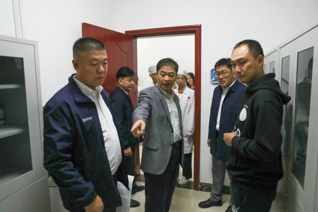 济南新材料产业园区管委会主任韩利师到铁路沿线危化企业开展专项安全检查