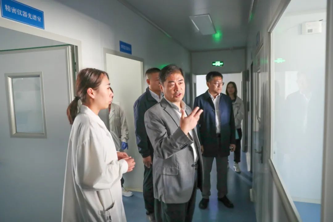 济南新材料产业园区管委会主任韩利师到铁路沿线危化企业开展专项安全检查