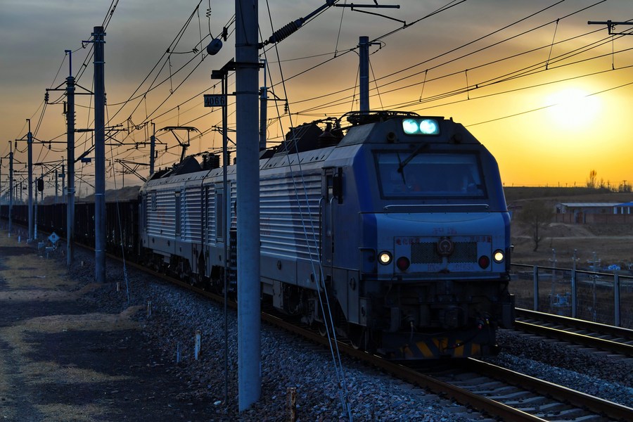 �й��ͷų�2�ڶ�ú̿�Ƚ�����Ӧ����Դ��ȱ