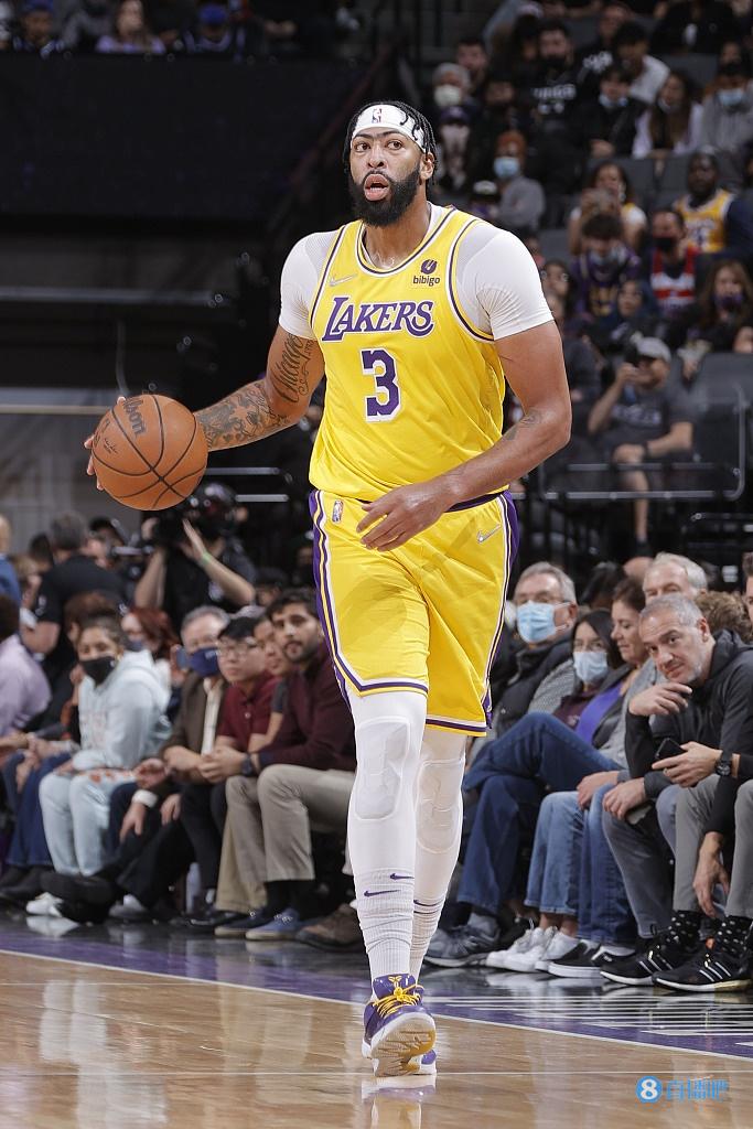 NBA揭幕战湖人vs勇士(状态火热！戴维斯首节11投6中独得14分3板1帽)