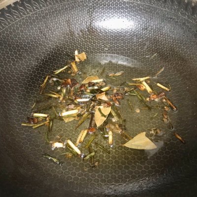 如何制作辣椒酱（靠谱好吃详细的万能辣椒酱自制做法）