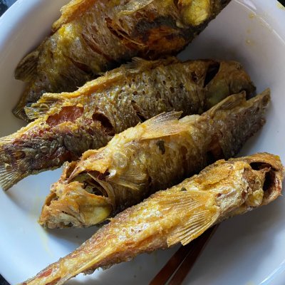 家常鯽魚(yú),家常鯽魚(yú)的做法和步驟